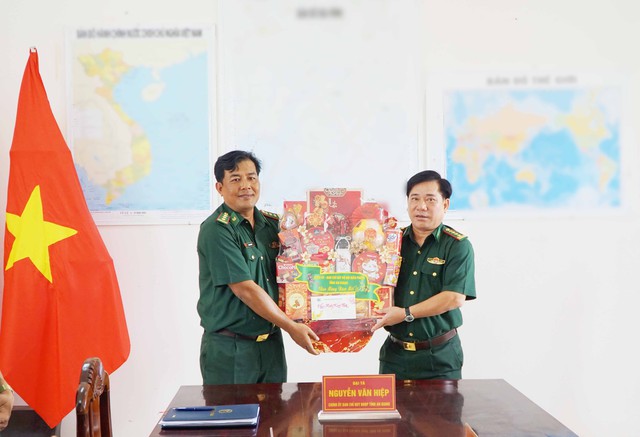 Chăm lo Tết cho các hộ dân có hoàn cảnh khó khăn khu vực biên giới Giang Thành- Ảnh 7. Chăm lo Tết cho các hộ dân có hoàn cảnh khó khăn khu vực biên giới Giang Thành- Ảnh 7.