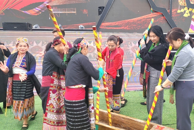 Sắc xuân vùng cao: “ Nghĩa tình dòng Lam” lan toả nơi đại ngàn Nghệ An- Ảnh 11.