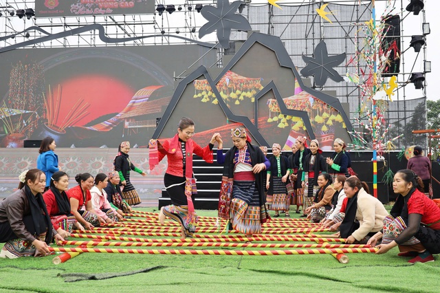 Sắc xuân vùng cao: “ Nghĩa tình dòng Lam” lan toả nơi đại ngàn Nghệ An- Ảnh 9.