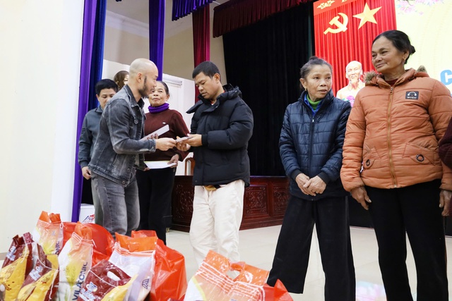 Nghệ An: Trao quà Tết tại xã Đại Đồng - lan toả “Nghĩa tình dòng Lam”.- Ảnh 4.