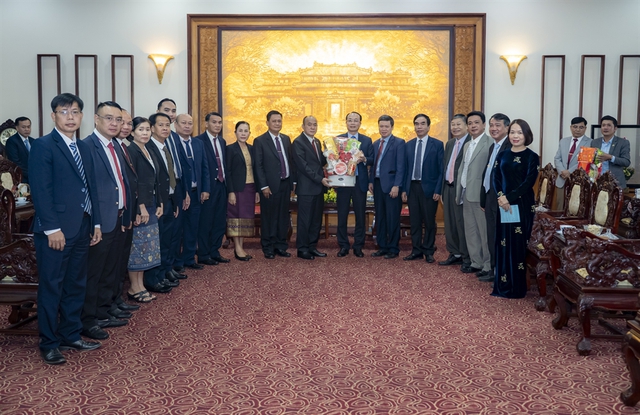 Lãnh đạo UBND thành phố Huế tiếp và làm việc với Đoàn đại biểu cấp cao tỉnh Champasak (Lào)- Ảnh 2.