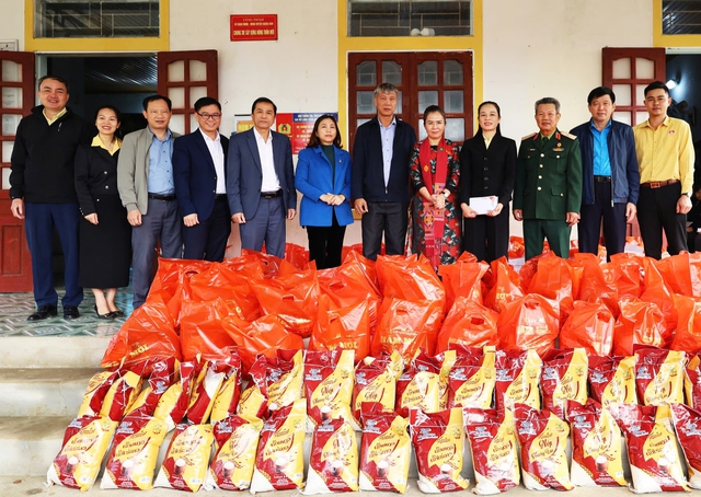 Nghĩa tình dòng Lam: Mỗi suất quà Tết - một thông điệp sẻ chia- Ảnh 5.