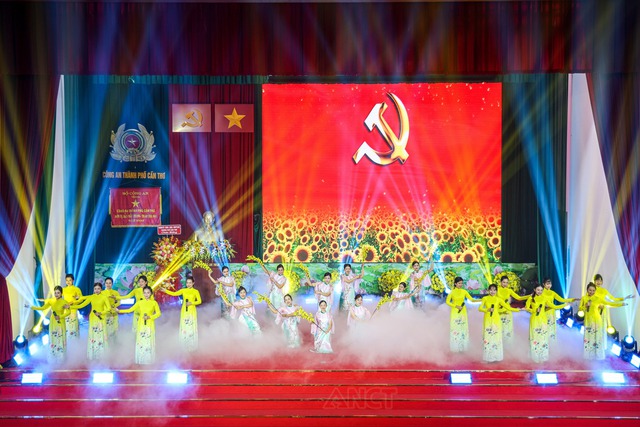 Công an TP Cần Thơ: Vì bình yên cuộc sống, vì hạnh phúc Nhân dân - “1.000 căn nhà - 1.000 điểm tựa lòng dân”- Ảnh 9.