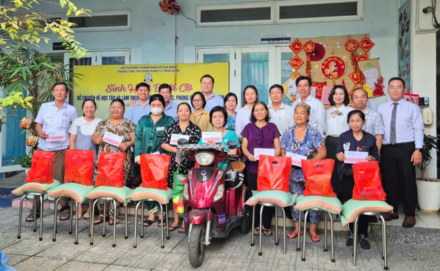 Chương trình Tết Bính Ngọ - Xuân Yêu thương: Chung tay chăm lo cho người có hoàn cảnh khó khăn- Ảnh 1.