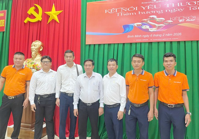 Phòng giao dịch Bình Minh - Ngân hàng TMCP Kiên Long trao 50 phần quà Tết tại phường Bình Minh- Ảnh 3.