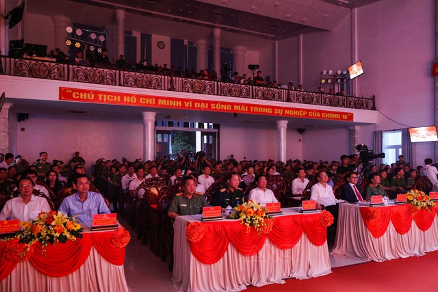 Công an TP Cần Thơ: Vì bình yên cuộc sống, vì hạnh phúc Nhân dân - “1.000 căn nhà - 1.000 điểm tựa lòng dân”- Ảnh 5.