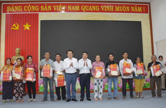 Bộ trưởng Bộ Nội vụ Đỗ Thanh Bình tặng quà Tết tại xã Vĩnh Bình- Ảnh 5.