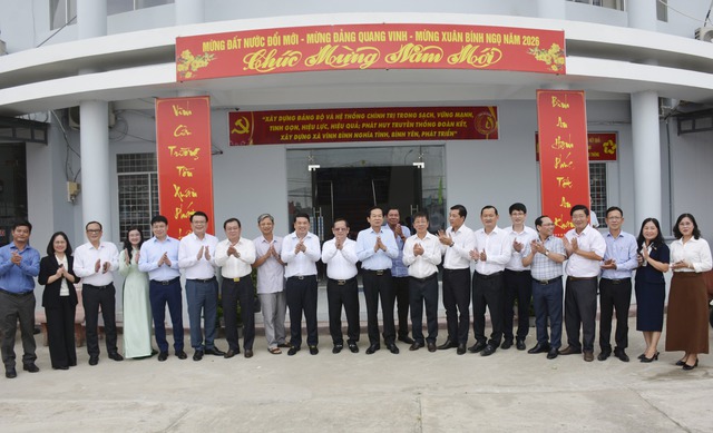 Bộ trưởng Bộ Nội vụ Đỗ Thanh Bình tặng quà Tết tại xã Vĩnh Bình- Ảnh 8.