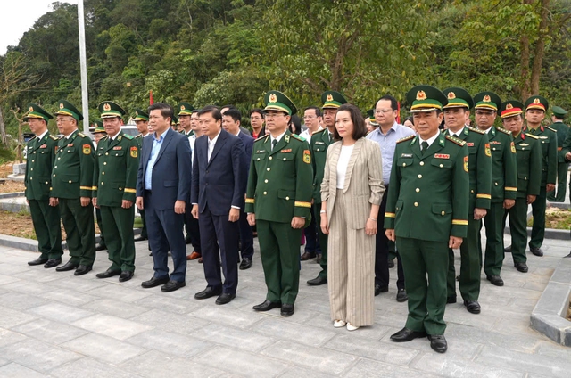 Lãnh đạo tỉnh Quảng Trị và Bộ Tư lệnh Bộ đội Biên phòng tri ân các Anh hùng liệt sĩ- Ảnh 1.