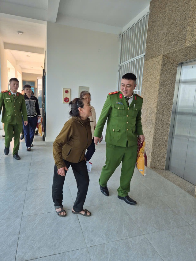 Công an xã Đại Đồng: Lan tỏa tinh thần sẻ chia, chăm lo Tết cho nhân dân- Ảnh 7.