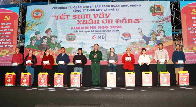 Ấm áp chương trình “Tết sum vầy - Xuân ơn Đảng” nơi đại ngàn Tây Nguyên- Ảnh 6.