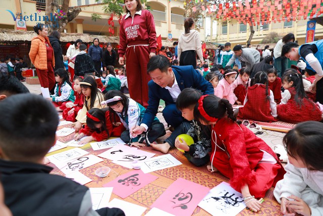 Trường Tiểu học Sơn Thủy 1 tổ chức trải nghiệm “Xuân gắn kết - Tết yêu thương”- Ảnh 3.