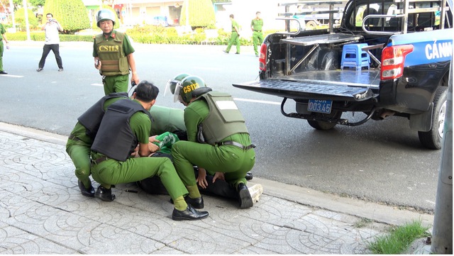 Công an tỉnh An Giang tổ chức diễn tập tình huống cướp tài sản tại ngân hàng- Ảnh 7.