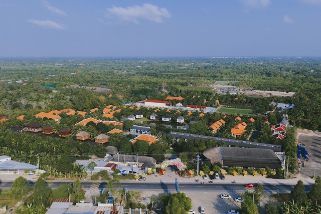 Nhiều điểm check-in hấp dẫn tại phim trường Tết trong Cantho Eco Resort với không gian Tết Việt và Tết Nam Bộ xưa- Ảnh 1.