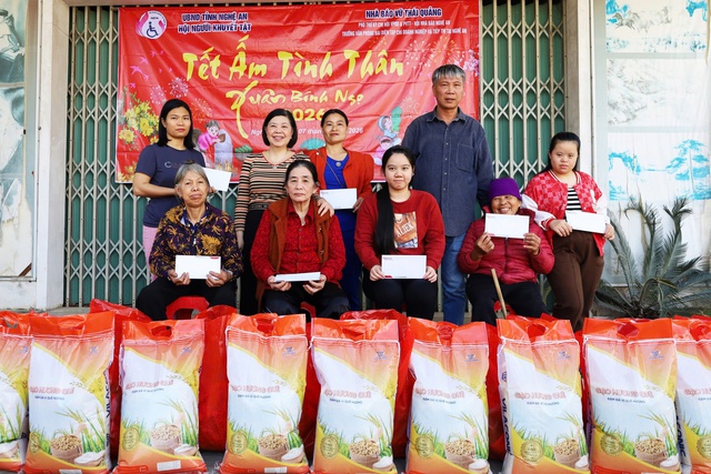 Nghệ An: Trao 50 suất quà Tết, lan tỏa yêu thương đến những hoàn cảnh yếu thế- Ảnh 1.