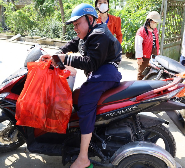 Nghệ An: Trao 50 suất quà Tết, lan tỏa yêu thương đến những hoàn cảnh yếu thế- Ảnh 5.