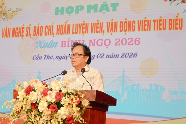 Cần Thơ họp mặt văn nghệ sĩ, báo chí, huấn luyện viên, vận động viên tiêu biểu nhân dịp Xuân Bính Ngọ 2026- Ảnh 7. Cần Thơ họp mặt văn nghệ sĩ, báo chí, huấn luyện viên, vận động viên tiêu biểu nhân dịp Xuân Bính Ngọ 2026- Ảnh 7.