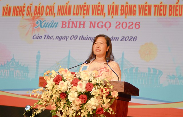 Cần Thơ họp mặt văn nghệ sĩ, báo chí, huấn luyện viên, vận động viên tiêu biểu nhân dịp Xuân Bính Ngọ 2026- Ảnh 4. Cần Thơ họp mặt văn nghệ sĩ, báo chí, huấn luyện viên, vận động viên tiêu biểu nhân dịp Xuân Bính Ngọ 2026- Ảnh 4.