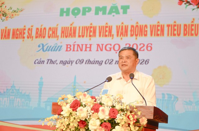Cần Thơ họp mặt văn nghệ sĩ, báo chí, huấn luyện viên, vận động viên tiêu biểu nhân dịp Xuân Bính Ngọ 2026- Ảnh 8. Cần Thơ họp mặt văn nghệ sĩ, báo chí, huấn luyện viên, vận động viên tiêu biểu nhân dịp Xuân Bính Ngọ 2026- Ảnh 8.