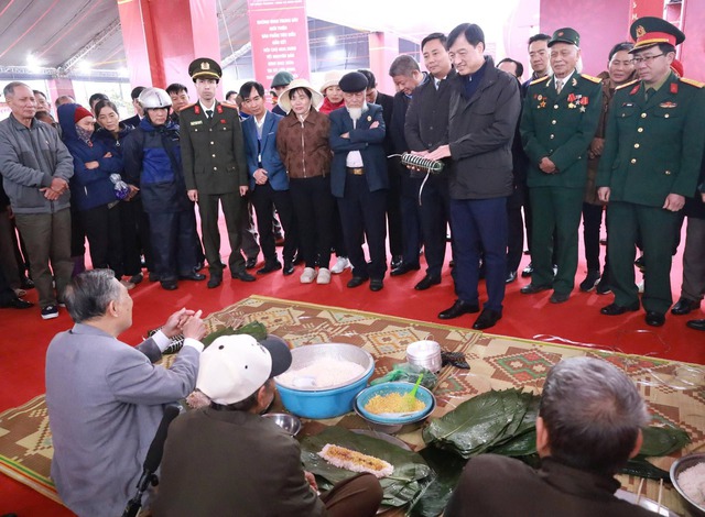 Bí thư Thành ủy Hà Nội Nguyễn Duy Ngọc chúc Tết xã đảo Minh Châu- Ảnh 4. Bí thư Thành ủy Hà Nội Nguyễn Duy Ngọc chúc Tết xã đảo Minh Châu- Ảnh 4.