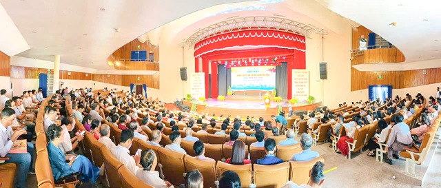 Cần Thơ họp mặt văn nghệ sĩ, báo chí, huấn luyện viên, vận động viên tiêu biểu nhân dịp Xuân Bính Ngọ 2026- Ảnh 5. Cần Thơ họp mặt văn nghệ sĩ, báo chí, huấn luyện viên, vận động viên tiêu biểu nhân dịp Xuân Bính Ngọ 2026- Ảnh 5.