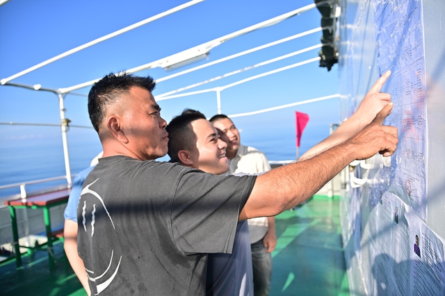 Bầu cử sớm đại biểu Quốc hội khóa XVI và đại biểu HĐND TP.HCM (nhiệm kỳ 2026-2031) trên biển- Ảnh 1.