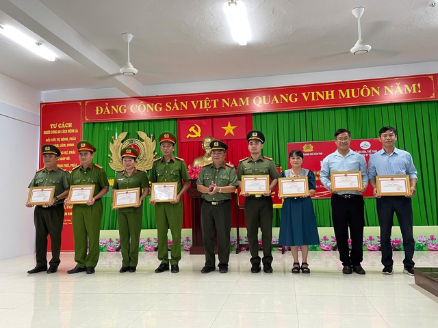 Công an TP Cần Thơ tổng kết 5 năm triển khai mô hình “Tủ sách hướng thiện” trong các cơ sở giam giữ- Ảnh 2.