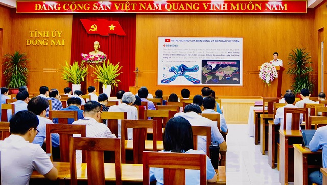 Bộ Tư lệnh Vùng 2 Hải quân tuyên truyền về biển, đảo tại tỉnh Đồng Nai- Ảnh 2.