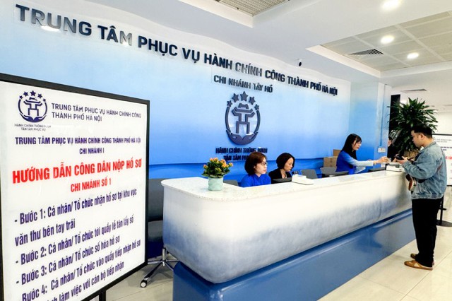Hà Nội phấn đấu tỷ lệ tiếp nhận và xử lý hồ sơ trực tuyến toàn trình đạt trên 95%- Ảnh 1.