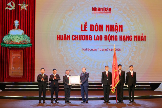 Báo Nhân Dân đón nhận Huân chương Lao động hạng Nhất- Ảnh 1.