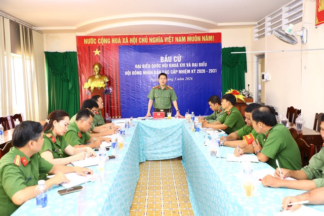 Công an TP Cần Thơ kiểm tra công tác bảo đảm ANTT bầu cử tại xã Mỹ Phước và Phú Lộc- Ảnh 1.