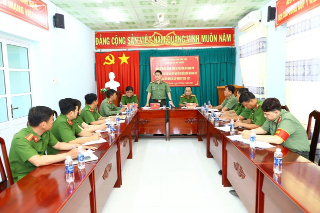 Công an TP Cần Thơ kiểm tra công tác bảo đảm ANTT bầu cử tại xã Mỹ Phước và Phú Lộc- Ảnh 2.