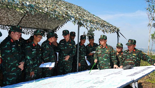 “Màu áo lính” hòa cùng ngày hội non sông- Ảnh 2. “Màu áo lính” hòa cùng ngày hội non sông- Ảnh 2.