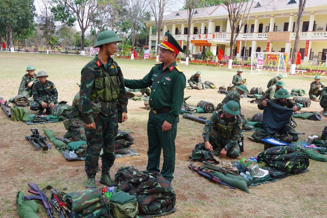 “Màu áo lính” hòa cùng ngày hội non sông- Ảnh 6. “Màu áo lính” hòa cùng ngày hội non sông- Ảnh 6.