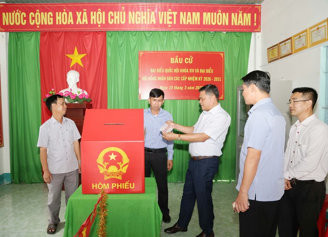 Giám đốc Sở Văn hoá, Thể thao và Du lịch TP Cần Thơ kiểm tra công tác bầu cử tại xã Thạnh Xuân- Ảnh 3.