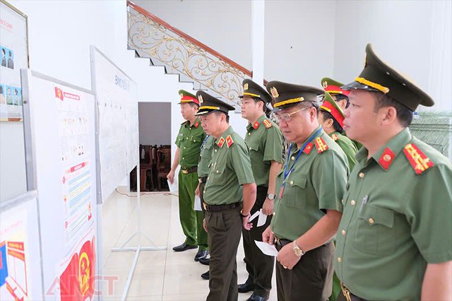 Công an TP Cần Thơ: Tập trung bảo vệ tuyệt đối an toàn ngày bầu cử- Ảnh 4. Công an TP Cần Thơ: Tập trung bảo vệ tuyệt đối an toàn ngày bầu cử- Ảnh 4.