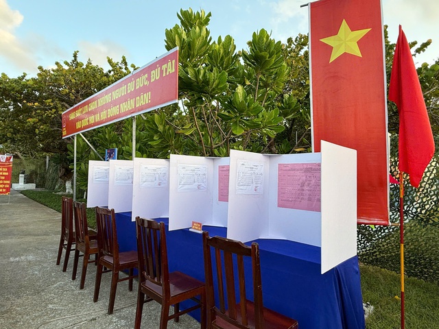 Khu vực bỏ phiếu số 14 - đảo Trường Sa: Sẵn sàng cho ngày bầu cử toàn dân- Ảnh 5. Khu vực bỏ phiếu số 14 - đảo Trường Sa: Sẵn sàng cho ngày bầu cử toàn dân- Ảnh 5.
