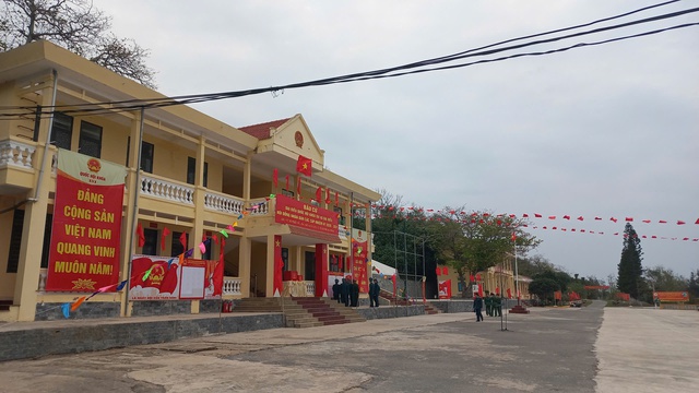 Hình ảnh cử tri đặc khu Bạch Long Vĩ phấn khởi đi bầu cử sớm- Ảnh 1.