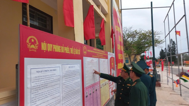 Hình ảnh cử tri đặc khu Bạch Long Vĩ phấn khởi đi bầu cử sớm- Ảnh 2.