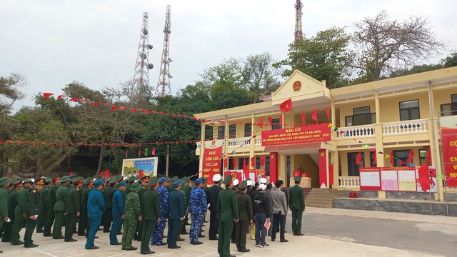 Hình ảnh cử tri đặc khu Bạch Long Vĩ phấn khởi đi bầu cử sớm- Ảnh 3.