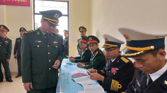 Hình ảnh cử tri đặc khu Bạch Long Vĩ phấn khởi đi bầu cử sớm- Ảnh 7.