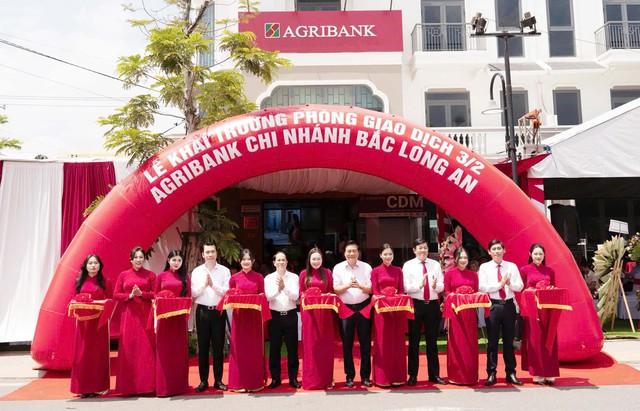 Agribank chi nhánh Bắc Long An khai trương Phòng giao dịch Lộc Giang và Phòng giao dịch 3/2- Ảnh 7. Agribank chi nhánh Bắc Long An khai trương Phòng giao dịch Lộc Giang và Phòng giao dịch 3/2- Ảnh 7.