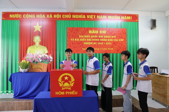 Đến 11 giờ 30 phút ngày 15/3, hơn 1,8 triệu cử tri TP Cần Thơ đi bỏ phiếu- Ảnh 1.