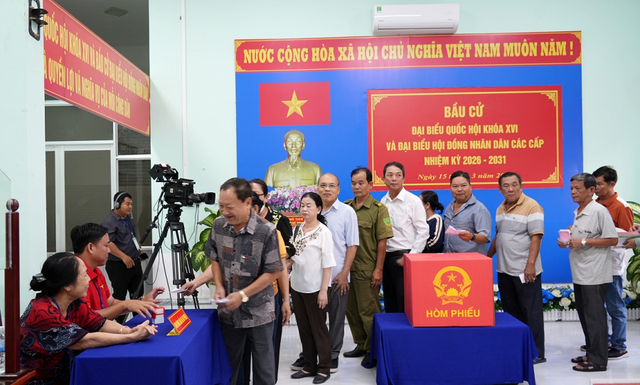 Tính đến 13 giờ ngày 15/3, có hơn 1,4 triệu cử tri tỉnh Cà Mau đi bỏ phiếu- Ảnh 1.