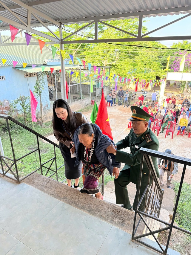 Bộ đội Biên phòng vững tay súng, trọn trách nhiệm trong ngày hội bầu cử- Ảnh 11.