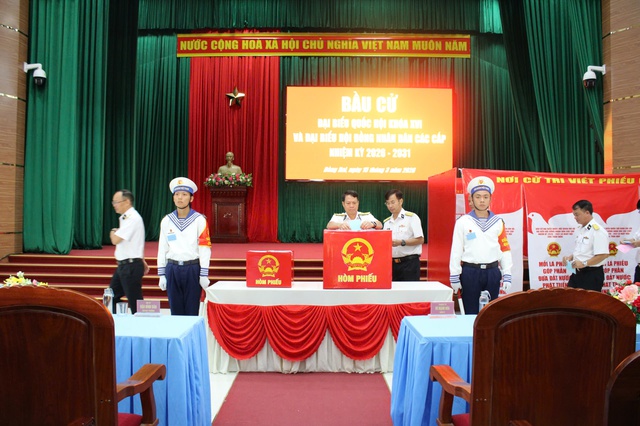 Sôi nổi “Ngày hội non sông” tại các đơn vị thuộc Vùng 2 Hải quân- Ảnh 11. Sôi nổi “Ngày hội non sông” tại các đơn vị thuộc Vùng 2 Hải quân- Ảnh 11.