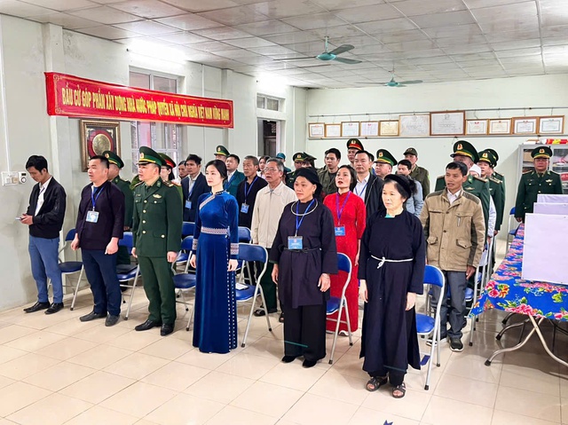 Bộ đội Biên phòng vững tay súng, trọn trách nhiệm trong ngày hội bầu cử- Ảnh 6.