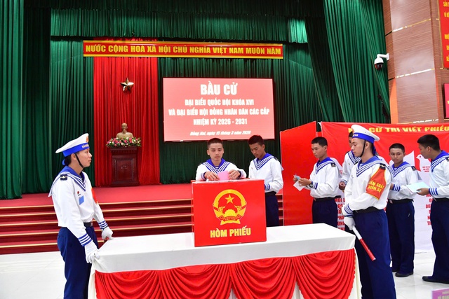 Sôi nổi “Ngày hội non sông” tại các đơn vị thuộc Vùng 2 Hải quân- Ảnh 12. Sôi nổi “Ngày hội non sông” tại các đơn vị thuộc Vùng 2 Hải quân- Ảnh 12.