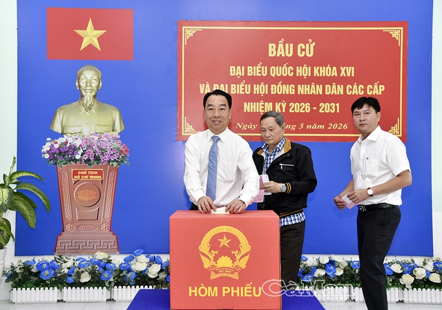 Gần 1,8 triệu cử tri tỉnh Cà Mau đi bầu cử- Ảnh 4. Gần 1,8 triệu cử tri tỉnh Cà Mau đi bầu cử- Ảnh 4.