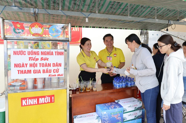 Đến 11 giờ 30 phút ngày 15/3, hơn 1,8 triệu cử tri TP Cần Thơ đi bỏ phiếu- Ảnh 2.